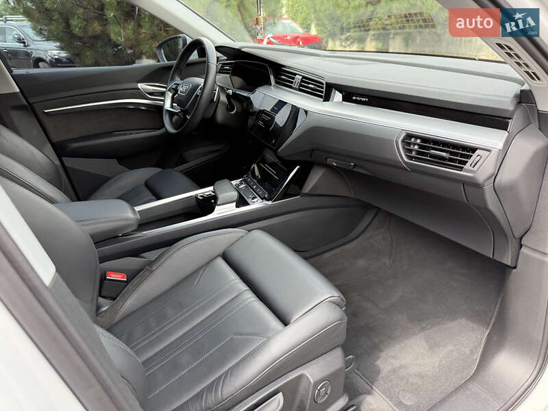 Внедорожник / Кроссовер Audi e-tron 2021 в Ровно