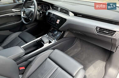 Внедорожник / Кроссовер Audi e-tron 2021 в 