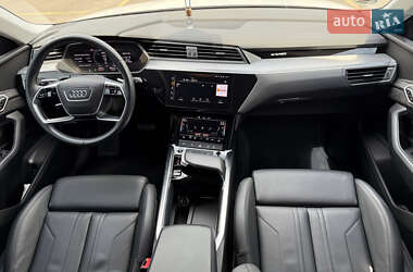 Внедорожник / Кроссовер Audi e-tron 2021 в 