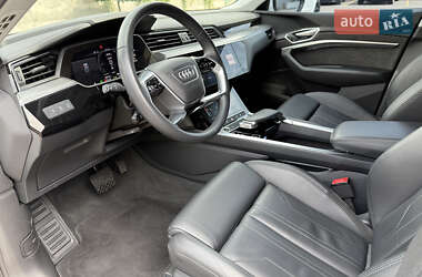 Внедорожник / Кроссовер Audi e-tron 2021 в 