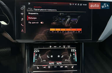 Внедорожник / Кроссовер Audi e-tron 2022 в 