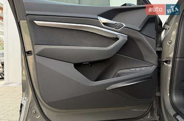 Внедорожник / Кроссовер Audi e-tron 2022 в 