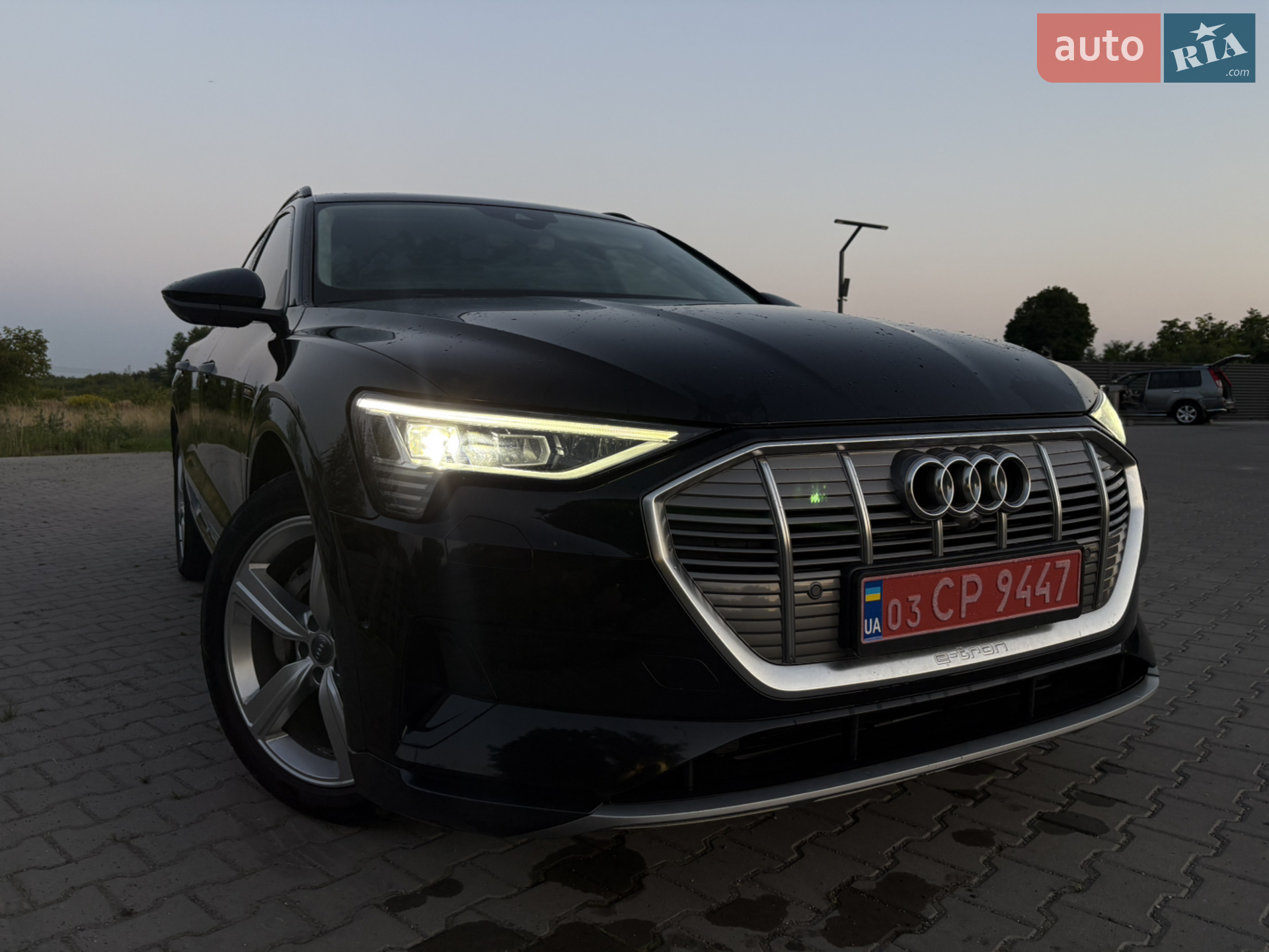 2019 Audi e-tron - мініатюра 2
