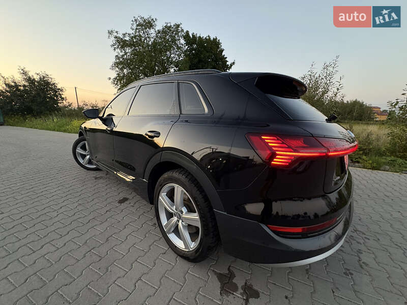 Позашляховик / Кросовер Audi e-tron 2019 в Радехові