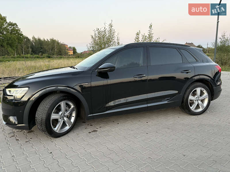 Позашляховик / Кросовер Audi e-tron 2019 в Радехові