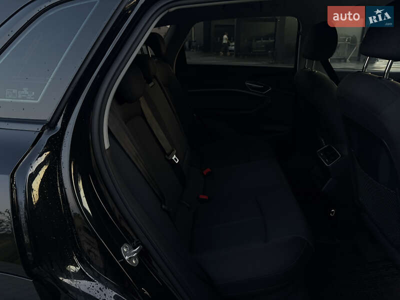 Позашляховик / Кросовер Audi e-tron 2019 в Радехові