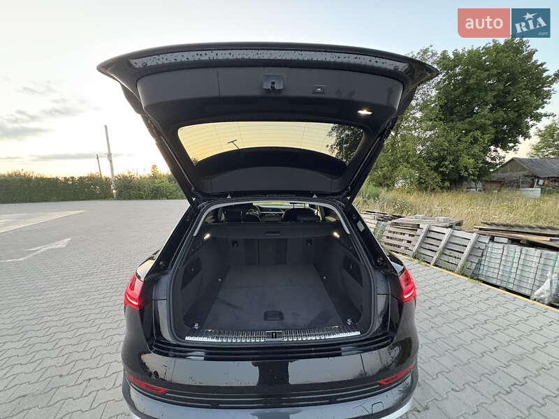 Позашляховик / Кросовер Audi e-tron 2019 в Радехові