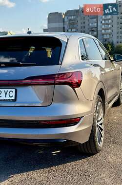 Внедорожник / Кроссовер Audi e-tron 2021 в 