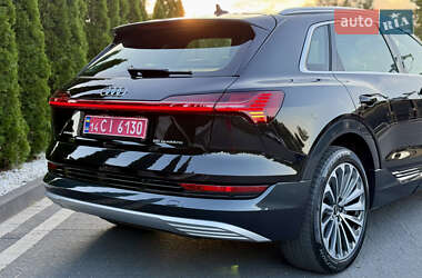 Внедорожник / Кроссовер Audi e-tron 2022 в 