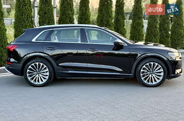 Внедорожник / Кроссовер Audi e-tron 2022 в 