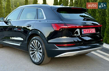 Внедорожник / Кроссовер Audi e-tron 2022 в 