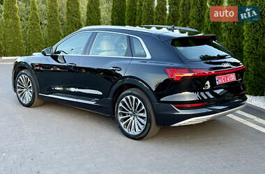 Внедорожник / Кроссовер Audi e-tron 2022 в 