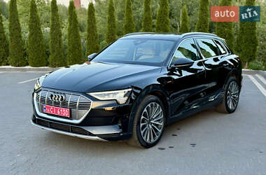 Внедорожник / Кроссовер Audi e-tron 2022 в 