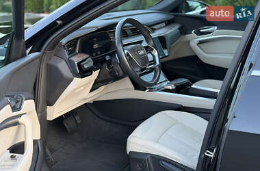Внедорожник / Кроссовер Audi e-tron 2022 в 