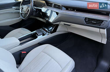 Внедорожник / Кроссовер Audi e-tron 2022 в 