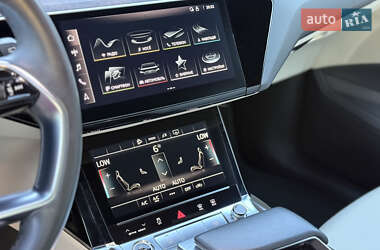 Внедорожник / Кроссовер Audi e-tron 2022 в 