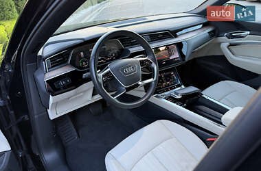 Внедорожник / Кроссовер Audi e-tron 2022 в 