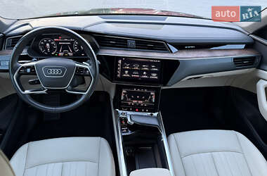 Внедорожник / Кроссовер Audi e-tron 2022 в 