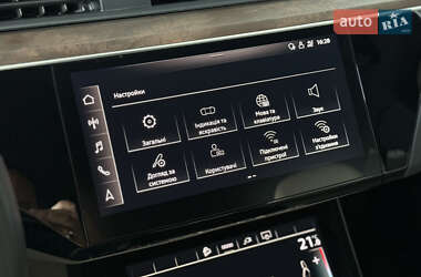 Внедорожник / Кроссовер Audi e-tron 2022 в 