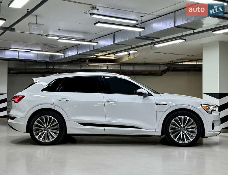 Внедорожник / Кроссовер Audi e-tron 2019 в Киеве