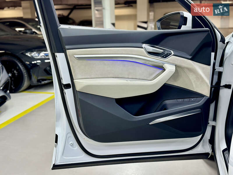 Внедорожник / Кроссовер Audi e-tron 2019 в Киеве