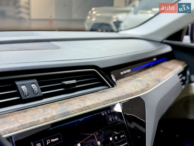 Внедорожник / Кроссовер Audi e-tron 2019 в Киеве