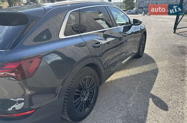 Внедорожник / Кроссовер Audi e-tron 2019 в 