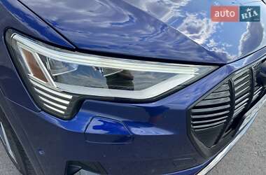 Внедорожник / Кроссовер Audi e-tron 2021 в 