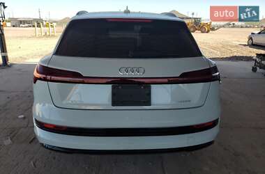 Внедорожник / Кроссовер Audi e-tron 2021 в 