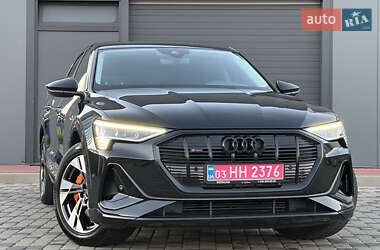 Позашляховик / Кросовер Audi e-tron 2023 в 