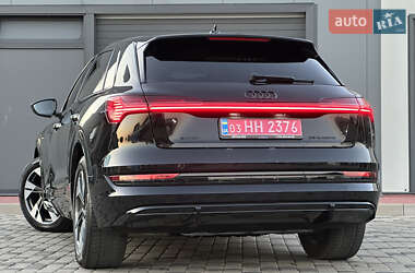 Позашляховик / Кросовер Audi e-tron 2023 в 