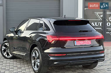 Позашляховик / Кросовер Audi e-tron 2023 в 