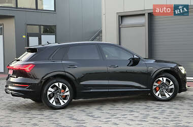 Позашляховик / Кросовер Audi e-tron 2023 в 