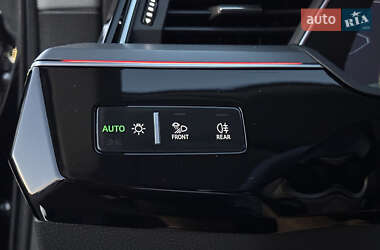 Позашляховик / Кросовер Audi e-tron 2023 в 