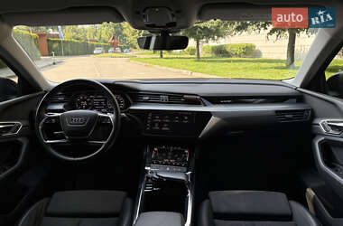 Внедорожник / Кроссовер Audi e-tron 2021 в 