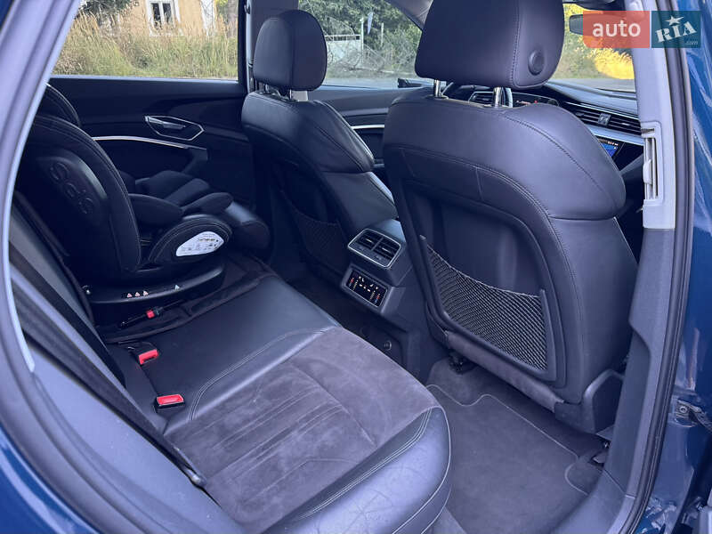 Внедорожник / Кроссовер Audi e-tron 2019 в Ужгороде