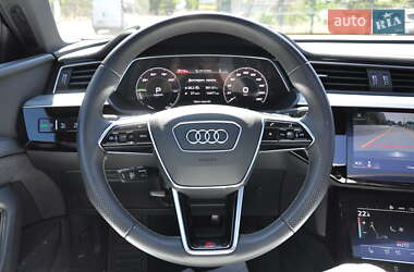 Внедорожник / Кроссовер Audi e-tron 2022 в 
