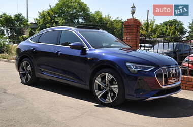 Внедорожник / Кроссовер Audi e-tron 2022 в 