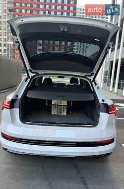 Внедорожник / Кроссовер Audi e-tron 2020 в 