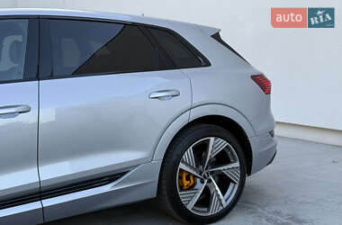 Внедорожник / Кроссовер Audi e-tron 2022 в 