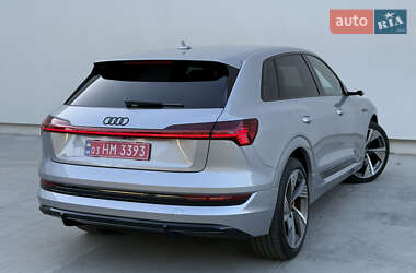 Внедорожник / Кроссовер Audi e-tron 2022 в 