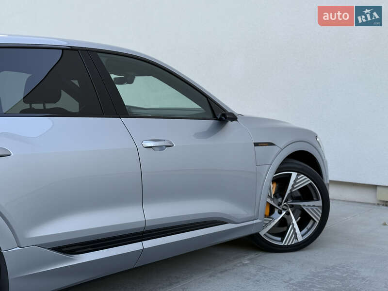 Внедорожник / Кроссовер Audi e-tron 2022 в Киеве