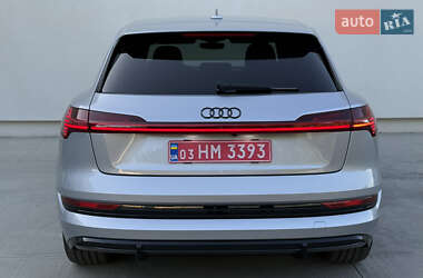 Внедорожник / Кроссовер Audi e-tron 2022 в 