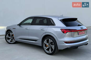 Внедорожник / Кроссовер Audi e-tron 2022 в 