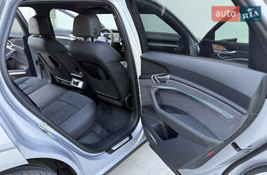 Внедорожник / Кроссовер Audi e-tron 2022 в 