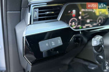 Внедорожник / Кроссовер Audi e-tron 2022 в 