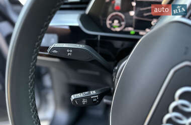 Внедорожник / Кроссовер Audi e-tron 2022 в 