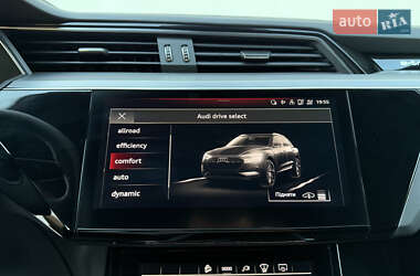 Внедорожник / Кроссовер Audi e-tron 2022 в 