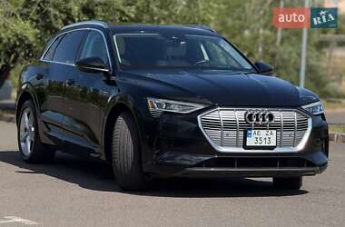 Внедорожник / Кроссовер Audi e-tron 2019 в 