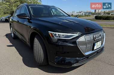 Внедорожник / Кроссовер Audi e-tron 2019 в 
